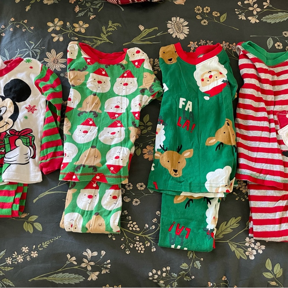 Christmas Holiday Pajama Bundle GUC size 4T